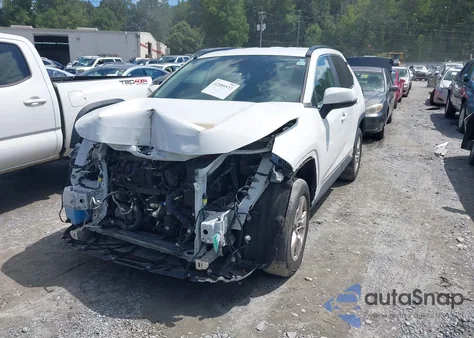 2021 Toyota Rav4 Xle z USA, uszkodzony, nr VIN 2T3W1RFV8MC095277